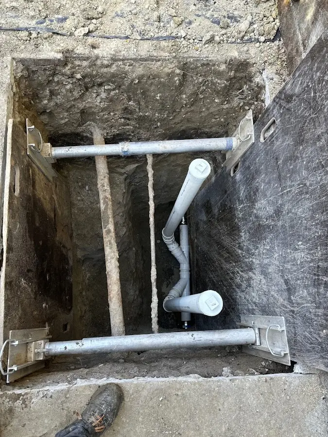 Experienced plumber completing Drain Cleaning work in Kalaeloa